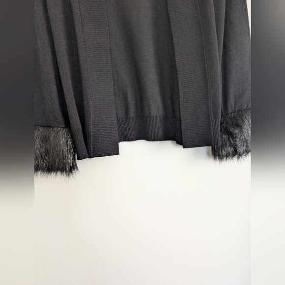 Thesis Medium Black Cardigan With Faux Fur Sleeves - Picture 2 of 5